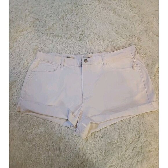 NWT Universal Thread Boyfriend Jean Shorts 16 White Relaxed Hip Leg Fair Trade - Picture 1 of 14
